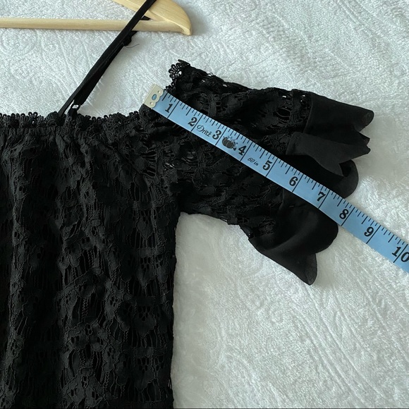 Black Cold Shoulder Semi Cropped Top - Picture 4 of 10